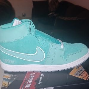 CORPORATE  GOTEM NIKE AIRSHIP